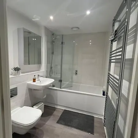 Private And Dedicated Bathroom In Quiet Area Appartement Bristol